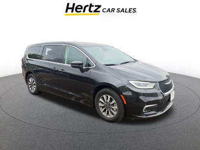 Used 2023 Chrysler Pacifica Touring-L