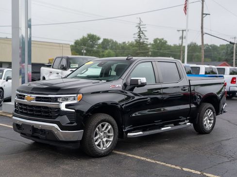 Used 2024 Chevrolet Silverado 1500 LT AWD/4WD image 2
