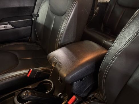 Used 2015 Jeep Wrangler Unlimited Sahara image 19