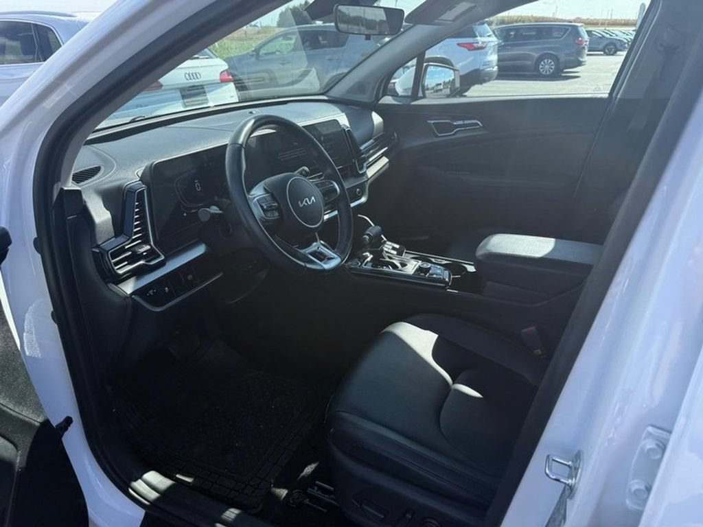 Used 2024 Kia Sportage EX FWD image 2