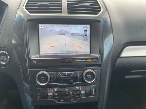 Used 2018 Ford Explorer XLT w/ Equipment Group 202A image 20