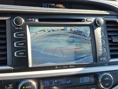 Used 2017 Toyota Highlander XLE image 17