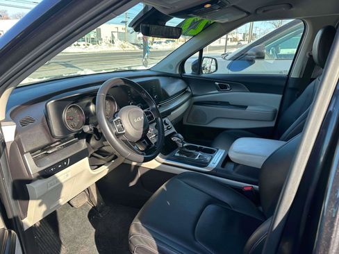 Used 2022 Kia Carnival LX image 14