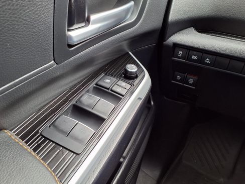 Certified 2025 Toyota Sienna XLE Woodland Edition image 23