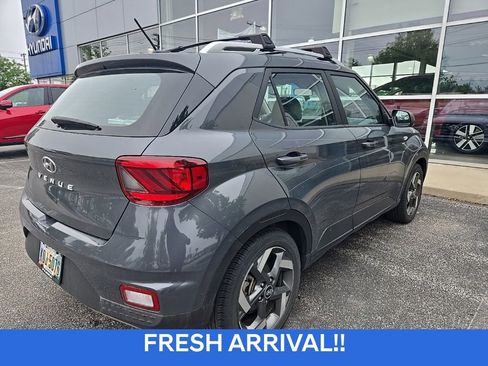 Used 2023 Hyundai Venue SEL FWD image 4