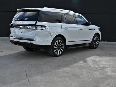 Used 2023 Lincoln Navigator Reserve RWD image 6
