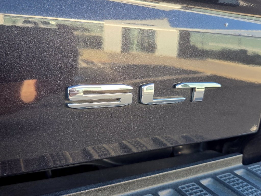 Used 2023 GMC Sierra 1500 SLT w/ SLT Premium Package AWD/4WD image 9
