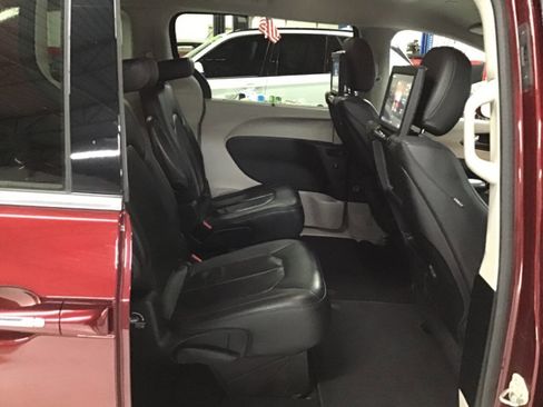 Used 2020 Chrysler Pacifica Touring-L Plus w/ Advanced Safetytec Group image 26