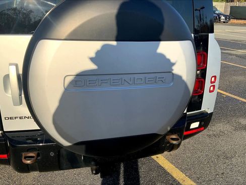 Certified 2023 Land Rover Defender 130 X-Dynamic SE image 30