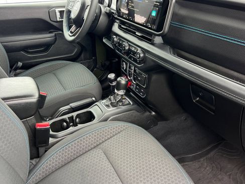 Used 2024 Jeep Wrangler Unlimited Rubicon 4xe w/ Convenience Group AWD/4WD image 18