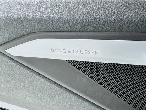 Used 2019 Audi e-tron Prestige w/ Prestige Package image 21