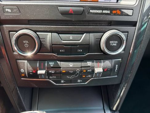 Used 2017 Ford Explorer XLT w/ Equipment Group 202A AWD/4WD image 28