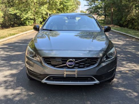 Used 2017 Volvo S60 T5 Cross Country Platinum image 2
