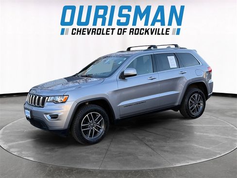 Used 2019 Jeep Grand Cherokee Laredo w/ Laredo X Package image 2