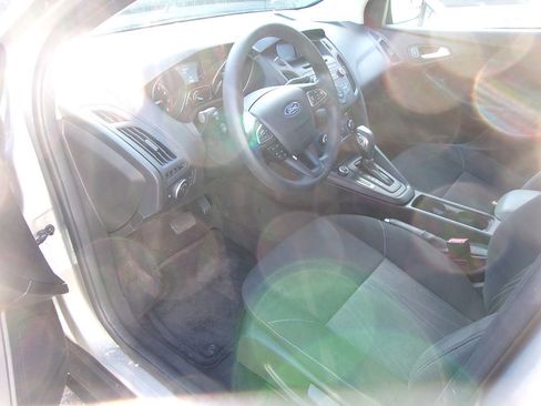 Used 2016 Ford Focus SE FWD image 13
