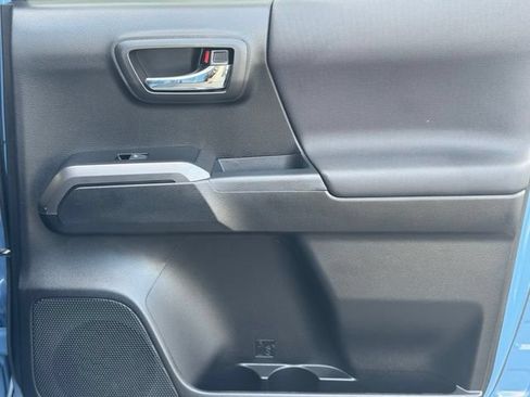 Used 2019 Toyota Tacoma TRD Sport AWD/4WD image 25