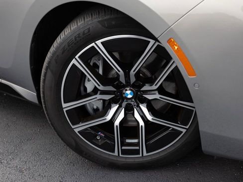 Used 2024 BMW 760i xDrive w/ Premium Package 2 image 8