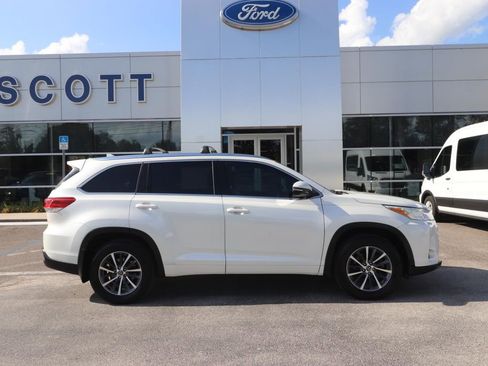 Used 2018 Toyota Highlander XLE AWD/4WD image 16