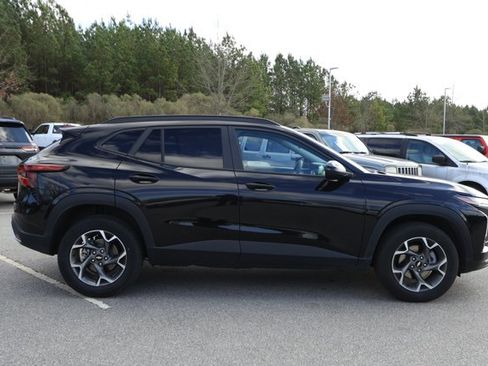 Used 2025 Chevrolet Trax LT image 4