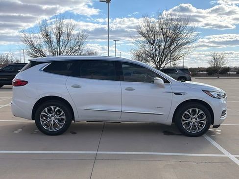Used 2020 Buick Enclave Avenir w/ Avenir Technology Package FWD image 10
