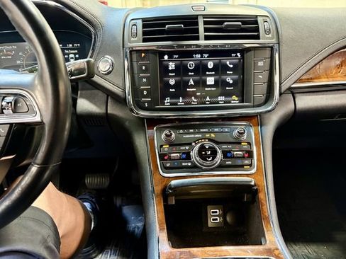 Used 2017 Lincoln Continental Reserve w/ Climate Package AWD/4WD image 4