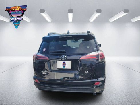 Used 2017 Toyota RAV4 LE FWD image 5