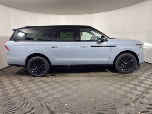 New 2025 Lincoln Navigator L Reserve w/ Jet Appearance Package AWD/4WD image 6