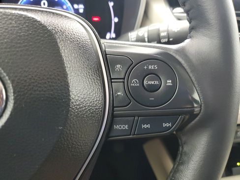 Used 2024 Toyota Corolla Cross XLE w/ Convenience Package FWD image 24