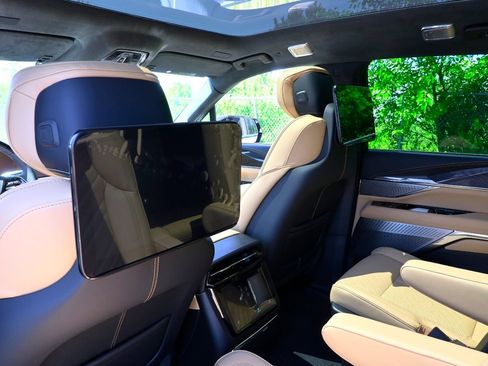 New 2025 Cadillac Escalade IQ Luxury 2 AWD/4WD image 30