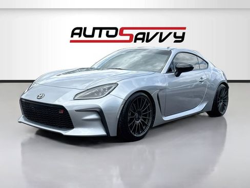 Used 2024 Toyota GR86 RWD image 3