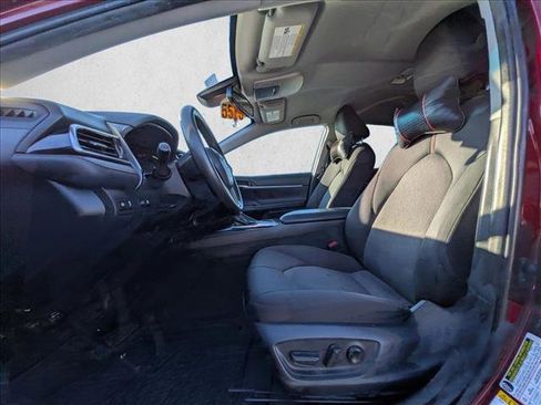 Used 2018 Toyota Camry LE image 14