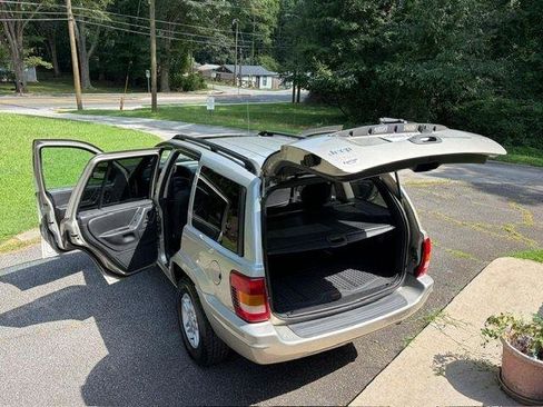 Used 2004 Jeep Grand Cherokee Laredo AWD/4WD image 4