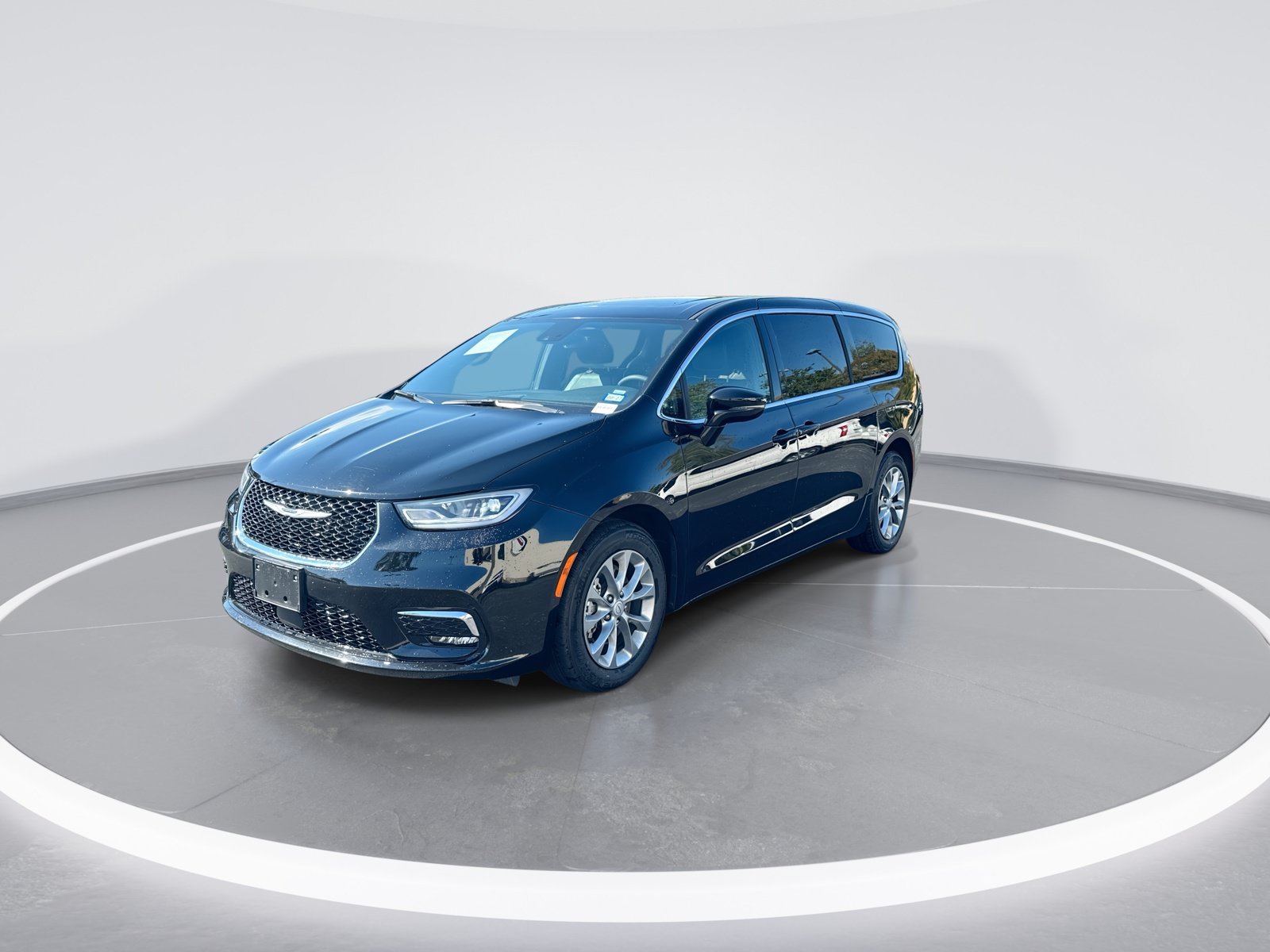 Used 2026 Chrysler Pacifica Limited FWD image 5