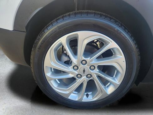 Used 2023 Chevrolet Bolt EUV LT FWD image 14