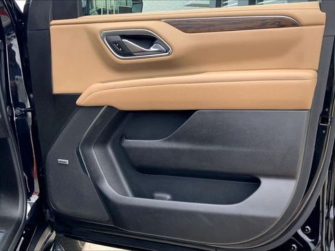 Used 2024 Chevrolet Suburban Premier image 20