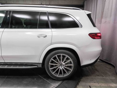 New 2026 Mercedes-Benz GLS 580 4MATIC image 9
