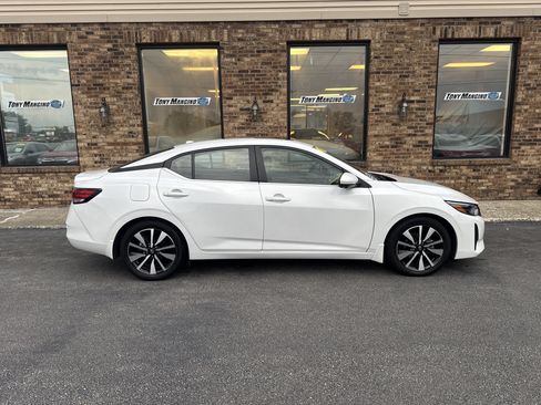 Used 2024 Nissan Sentra SV w/ SV Premium Package FWD image 6