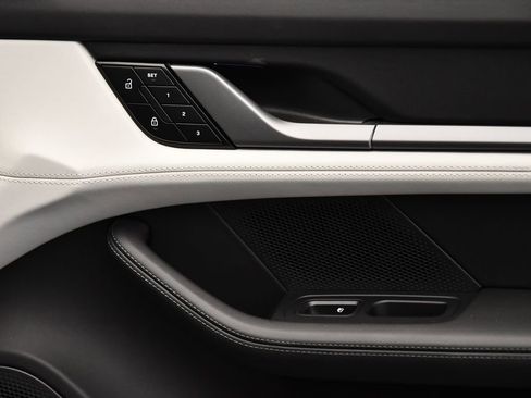 Used 2025 Porsche Taycan image 46