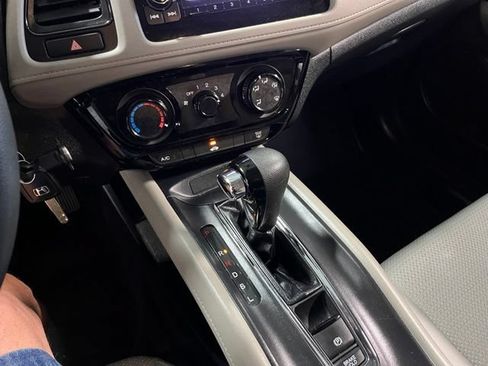 Used 2022 Honda HR-V LX image 29