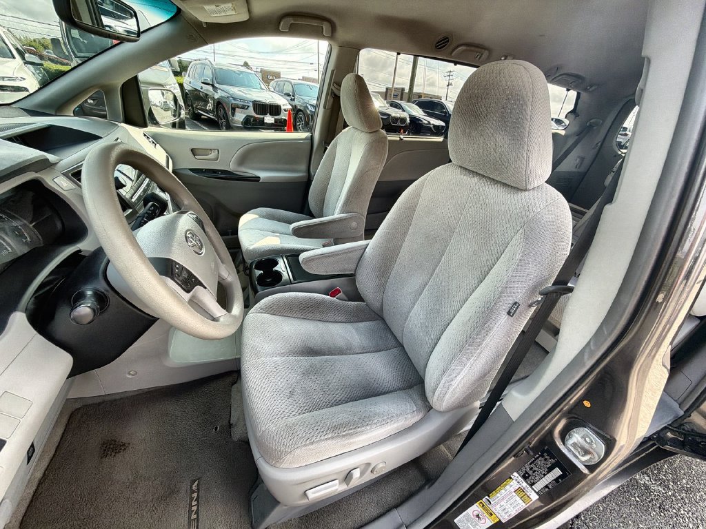 Used 2012 Toyota Sienna LE FWD image 19