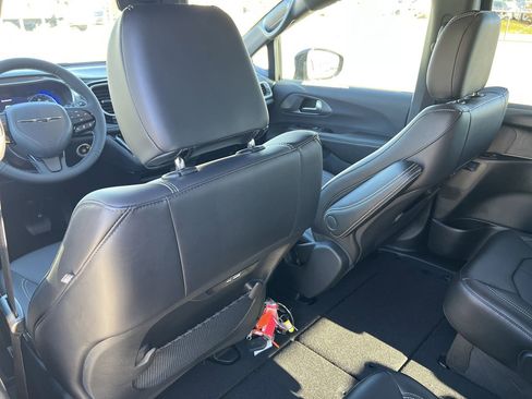 New 2026 Chrysler Pacifica Select w/ S Appearance Package FWD image 21