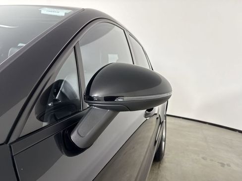 Certified 2018 Porsche Macan AWD/4WD image 12