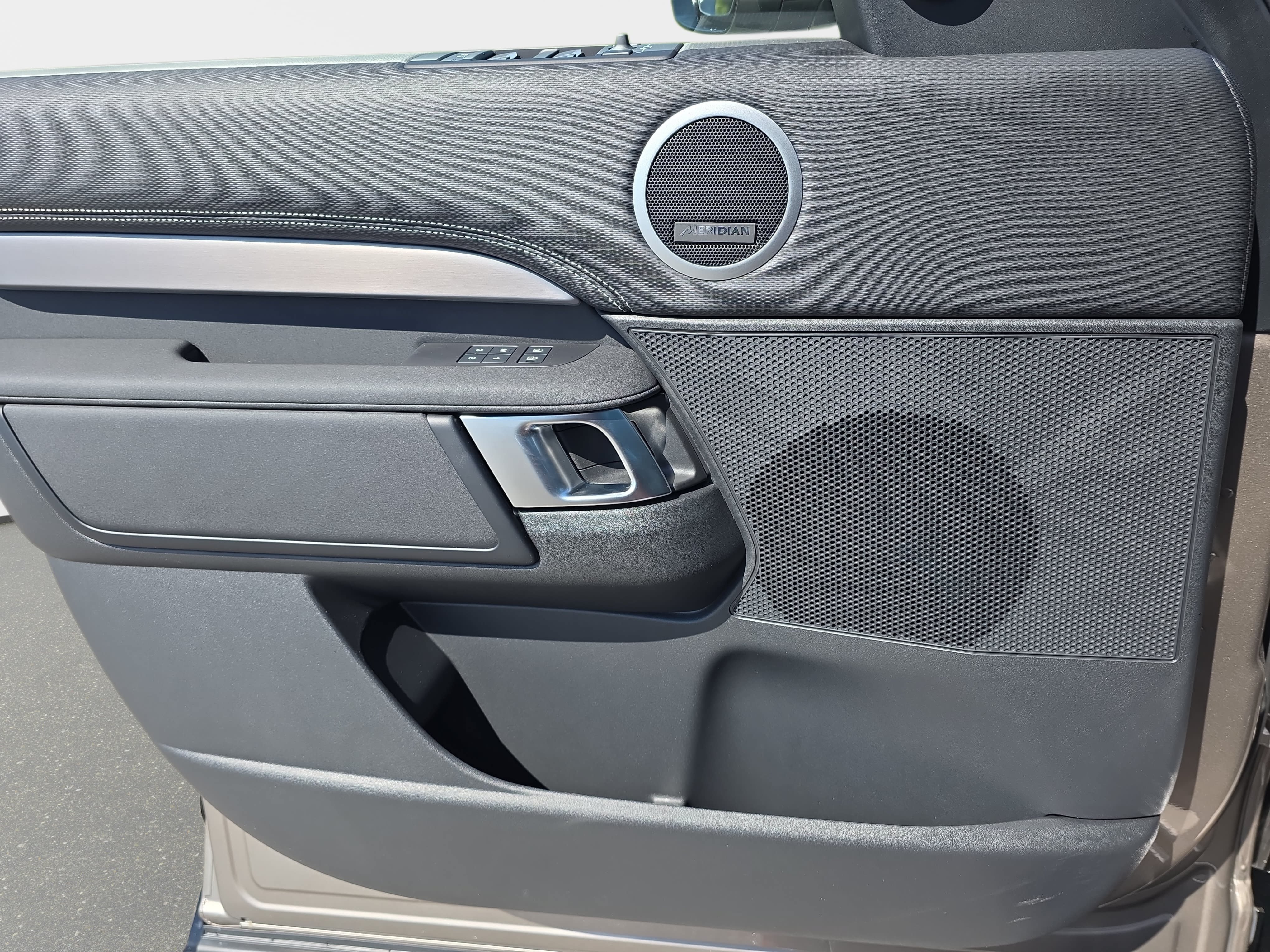 New 2026 Land Rover Discovery Dynamic SE AWD/4WD image 27