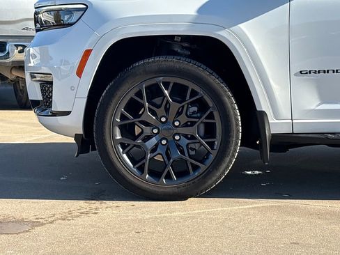 Used 2024 Jeep Grand Cherokee L Summit w/ Advanced Protech Group IV image 32