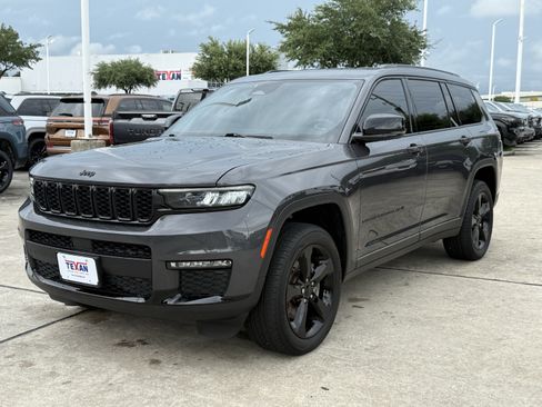 Used 2023 Jeep Grand Cherokee L Limited w/ Black Appearance Package AWD/4WD image 9