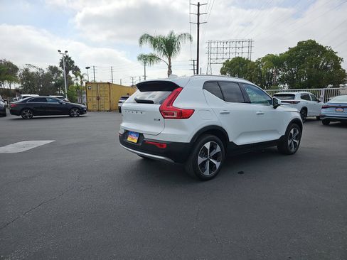 Used 2025 Volvo XC40 B5 Plus AWD/4WD image 5