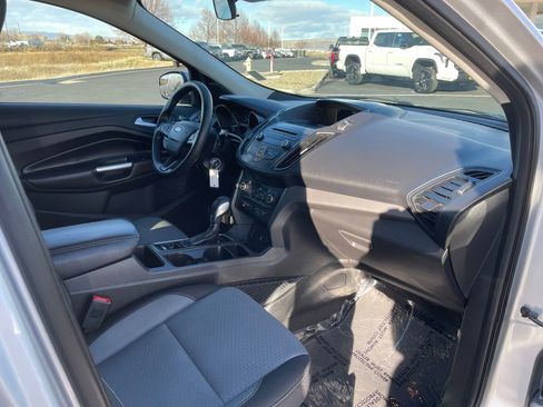 Used 2018 Ford Escape SE image 16