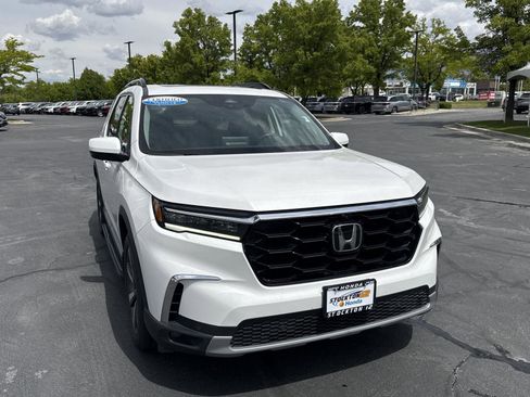 Used 2023 Honda Pilot Elite image 3