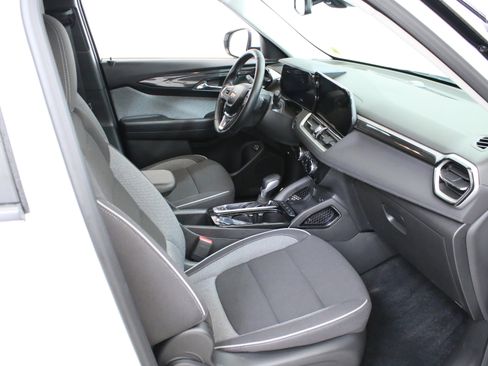 Used 2025 Chevrolet TrailBlazer LT w/ Convenience Package AWD/4WD image 29