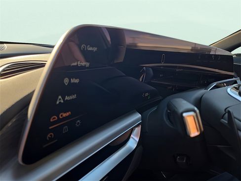 New 2025 Cadillac Lyriq Luxury image 24